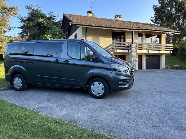 Alps Holiday Transfers van Ford Transit Custom