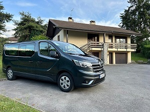 Alps Holiday Transfers van Renault Trafic details