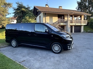 Alps Holiday Transfers van Toyota ProAce details